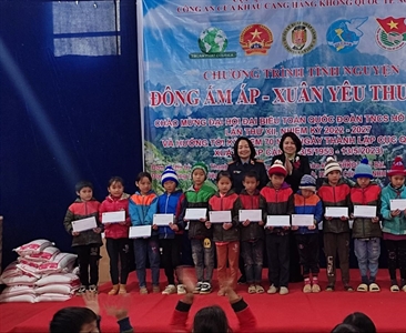 Viện KSND quận Ba Đình tham gia hoạt động thiện nguyện tại xã biên giới Tả...